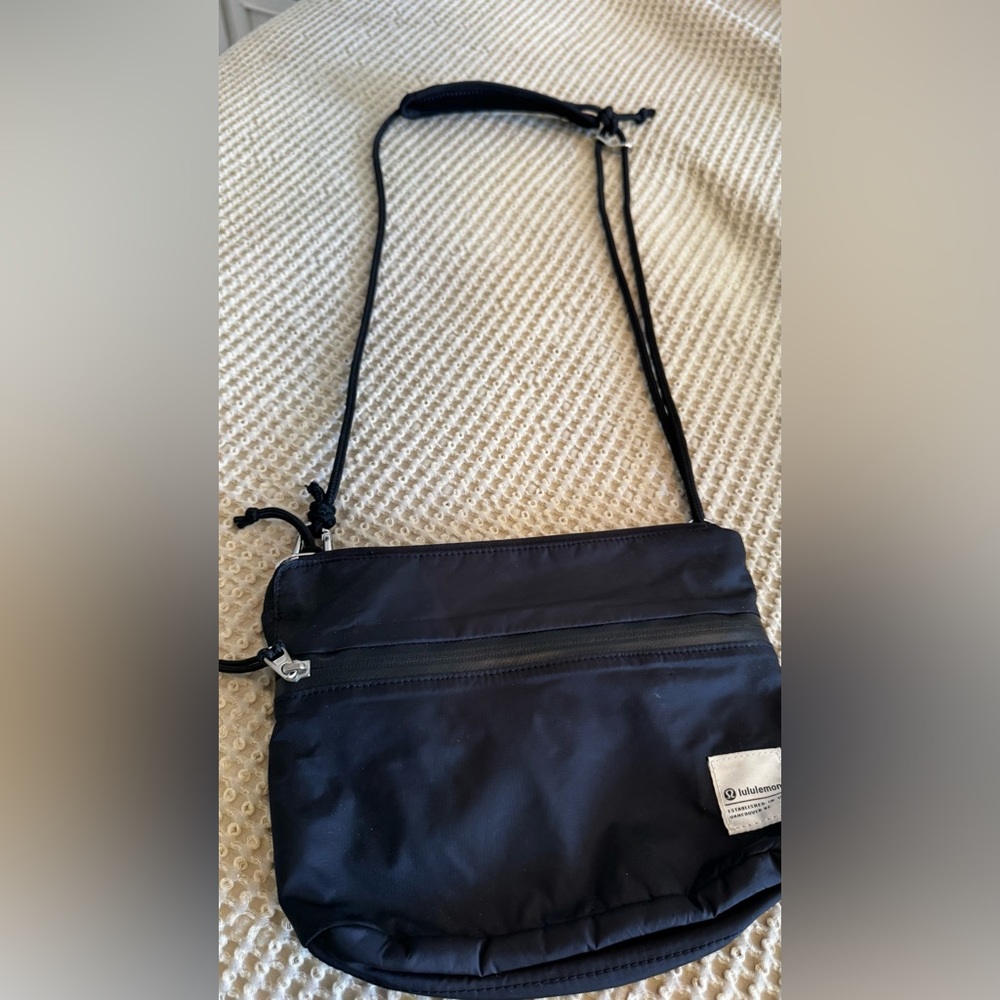 Lululemon Patch Logo Crossbody Bag 2.5L